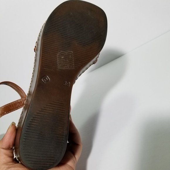 La Canadienne Brown T-Strap Platform Wedge Sandals - Picture 7 of 7